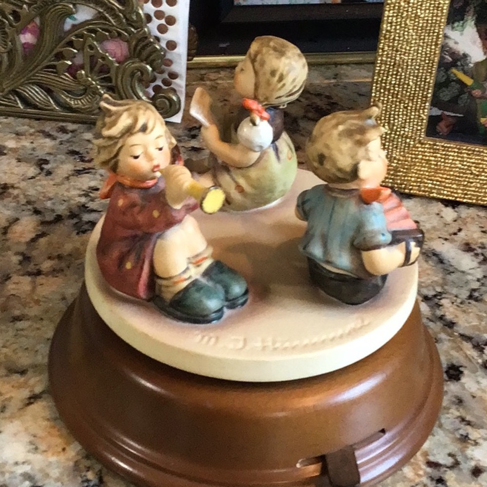 Vintage Hummel Figurine Little Band #392 1972